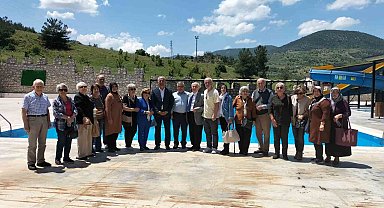 Huzurevi sakinleri Bayırköy'ü gezerek kültürü hakkında bilgi edindi