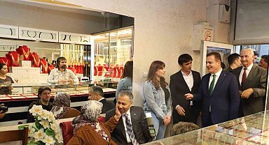 İçişleri Bakanı Yerlikay'a Hakkari'de sevgi seli