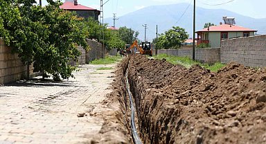 Iğdır'da yeni yol ve içme suyu hattı çalışmaları devam ediyor