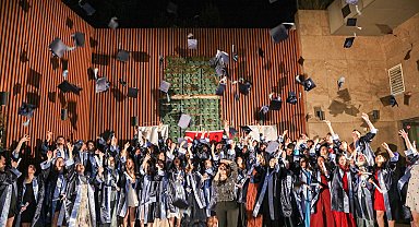 İhlas Koleji'nde coşkulu mezuniyet töreni