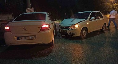 İki otomobil çarpıştı: 2 yaralı