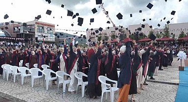 İlahiyat öğrencilerinin mezuniyet heyecanı