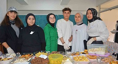 İmam hatip okulları öğrencileri hünerlerini sergiledi, hayır çarşısı ile deprem bölgesine destek sağladı