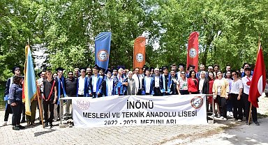 İnönü'de mezuniyet coşkusu