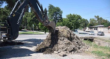 İnsan atıkları dere yataklarını tıkayınca sel de kaçınılmaz oldu