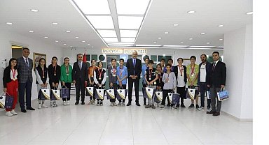 İpekyolu'nun başarılı öğrencileri ödüllendirildi