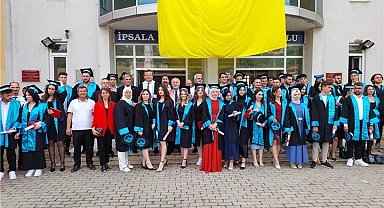 İpsala Meslek Yüksekokulu'nda mezuniyet coşkusu yaşandı