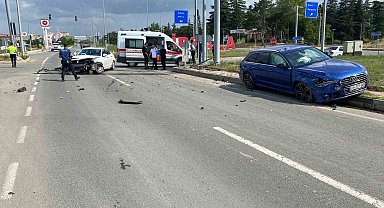 İpsala'da 2 otomobilin çarpıştığı kazada 2 kişi yaralandı