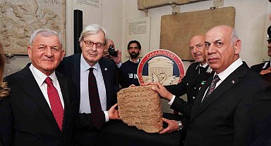 Irak, İtalya'dan geri aldığı 2 bin 800 yıllık tarihi eseri sergiliyor