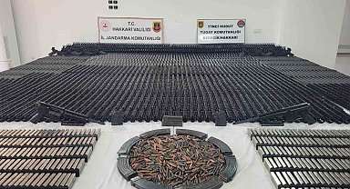 Irak'a geçmeye çalışanlara yönelik operasyonda çok sayıda silah ve mühimmat ele geçirildi