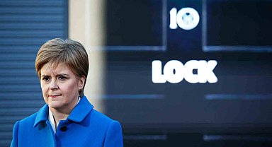 İskoçya'nın eski Başbakanı Sturgeon: "Hiçbir suç işlemediğimden emin olduğum halde bugün düştüğüm durum hem şok edici hem de çok üzücü"