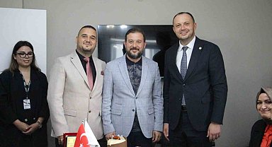 İsmail Akgül milletvekili olunca Yeşilay'da boşalan başkanlık koltuğuna Bayram Erden seçildi