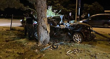 Isparta'da 2 kişinin ağır yaralandığı kazada sürücü hayatını kaybetti