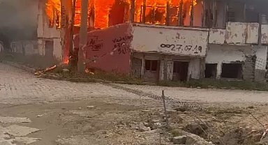 Isparta'da metruk bina alevlere teslim oldu