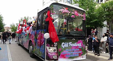 Isparta'da "Gül Festivali" renkli görüntülerle başladı