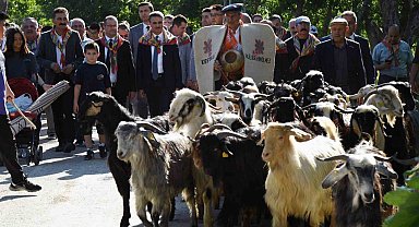 Isparta'da unutulmaya yüz tutmuş kurban indirme geleneği yeniden yaşatılmaya başlandı
