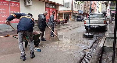 İspir'de altyapı çöktü, iş yerlerini su bastı