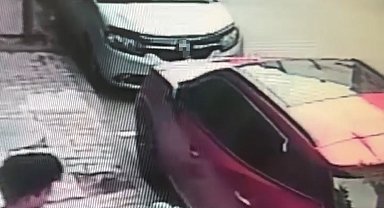 İstanbul'da ilginç hırsızlık kamerada: Sibop kapaklarını çaldılar