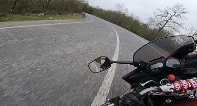 İstanbul'da motosikletlinin ölümden döndüğü kaza kamerada