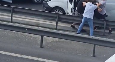 İstanbul'da yumruklu trafik kavgaları kamerada
