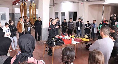 İtfaiyeden gençlere yönelik eğitimler sürüyor