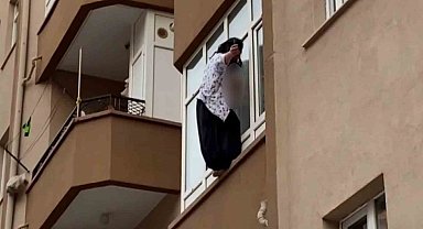 İtfaiyenin açtığı şişme yatak can kurtardı