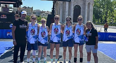 İzmir Kavram Meslek Yüksekokulu kadın basketbolda Türkiye üçüncüsü