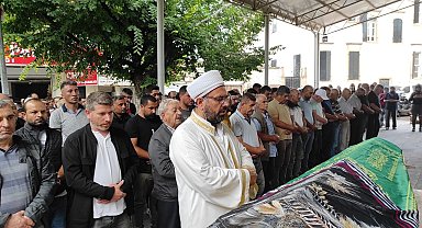 İzmir'de kabloyla boğulmuş halde ölü bulunan genç kadın son yolculuğuna uğurlandı