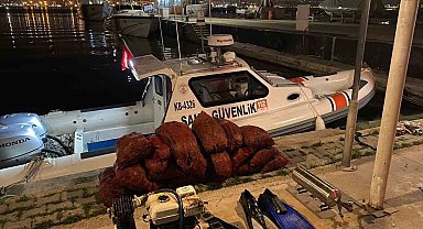 İzmir'de kaçak avlanan 500 kilogram midye ele geçirildi