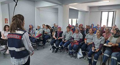 Jandarma ekipleri kadınları bilgilendirmeye devam ediyor