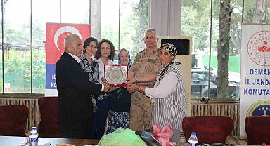 Jandarma, huzurevi sakinlerini ağırladı