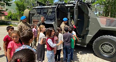 Jandarma personeli öğrencilerle bir araya geldi