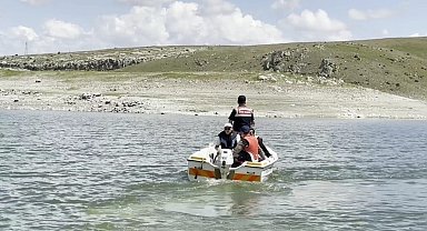 Jandarma tekneyle, baraj ve göletlerde devriyede