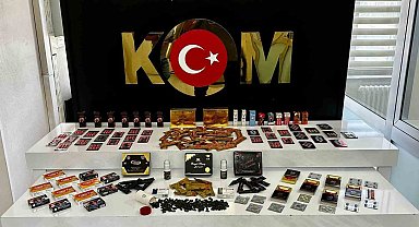 Kaçak cinsel ilaç, alkol ve tütünü satamadan yakalandılar