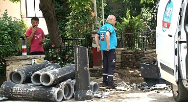 Kadıköy'de doğal gaz borusu patladı, sigarayla başında bekledi