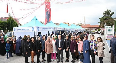 Kadın kültür merkezi kursiyerleri stant açtı