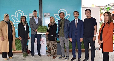 Kadınlara ücretsiz kekik fidesi dağıtıldı