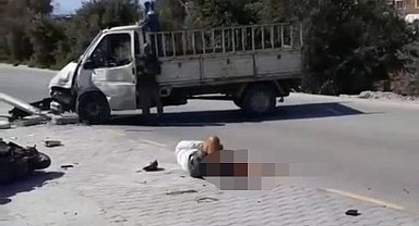 Kamyonet ile motosiklet çarpıştı: 1'i ağır 2 yaralı