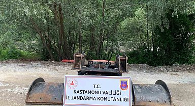 Kar küreme bıçağını çalan şahıslar jandarmadan kaçamadı: 3 gözaltı