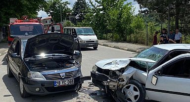 Karabük'te iki otomobil çarpıştı: 5 yaralı