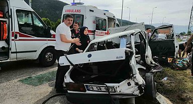 Karabük'te kamyonla otomobil çarpıştı: 1 ölü, 4 yaralı