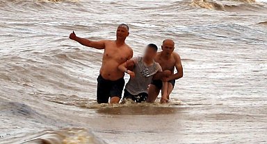 Karadeniz'de can pazarı: İskeleden denize düşen 16 yaşındaki çocuk sağ kurtarıldı