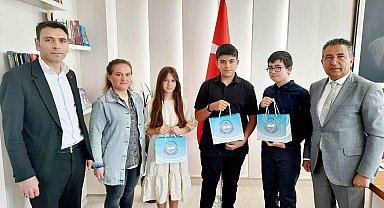 Karikatür yarışmasında dereceye giren öğrenciler ödüllendirildi