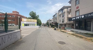 Karnesini alan öğrenci okul önünde arkadaşı tarafından tabanca ile vuruldu