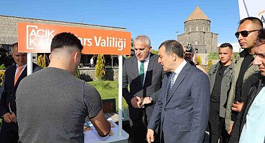 Kars'ta Açık Kapı standı açıldı