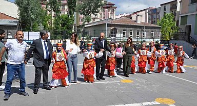 Kars'ta öğrencilerden depremzedelere destek