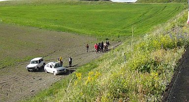 Kars'ta otomobil şarampole uçtu: 2 yaralı