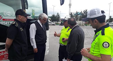 Kars'ta sürücülere ve yolculara trafik kuralları anlatıldı