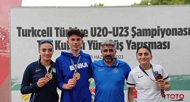 Karslı atletler madalyaları topladı