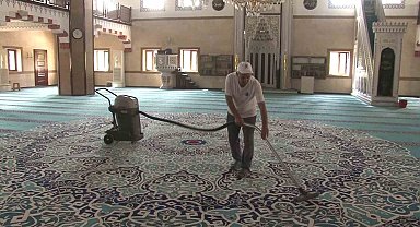 Kartal'da Kurban Bayramı öncesi camii ve cemevleri dezenfekte edildi